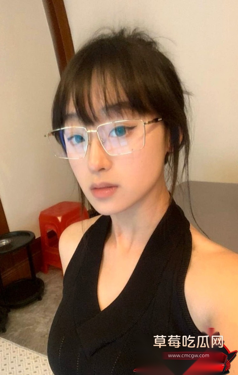 高颜极品眼镜妹 19 高颜极品眼镜妹 19