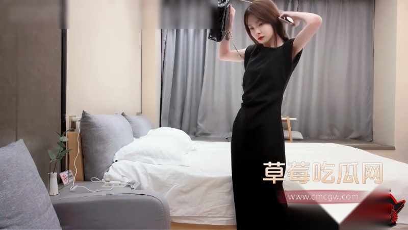7BOSS探花约操娇小短发大胸嫩妹 14