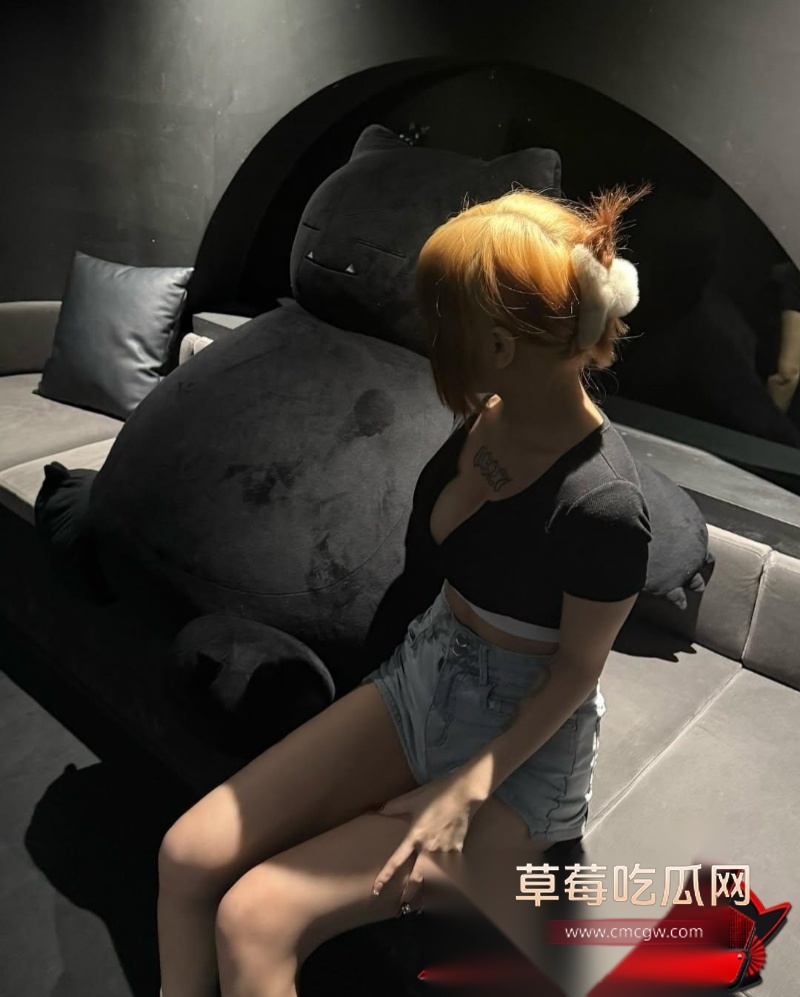 19岁超漂亮巨乳精神小妹 17