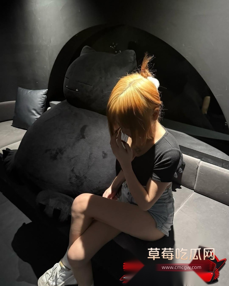 19岁超漂亮巨乳精神小妹 19