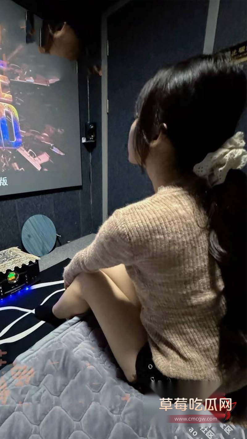 私人影院对表妹闺蜜下手了3 私人影院对表妹闺蜜下手了3