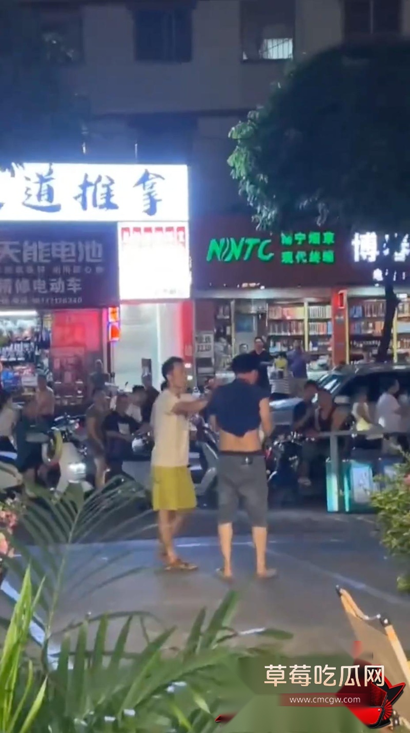 男同争风吃醋兄弟暴打男小三5 男同争风吃醋兄弟暴打男小三5