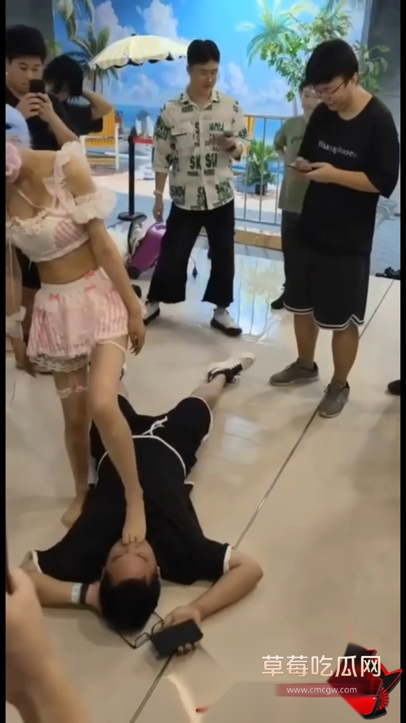 50块钱可以埋胸60秒 4