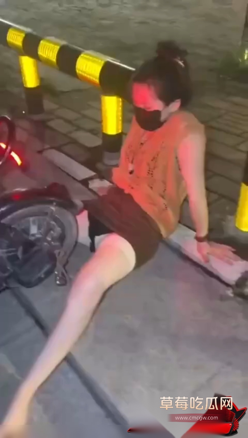 骚女户外寻求刺激 6 骚女户外寻求刺激 6