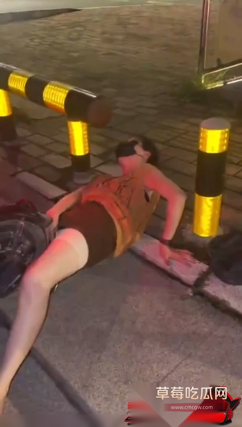 骚女户外寻求刺激 1 骚女户外寻求刺激 1