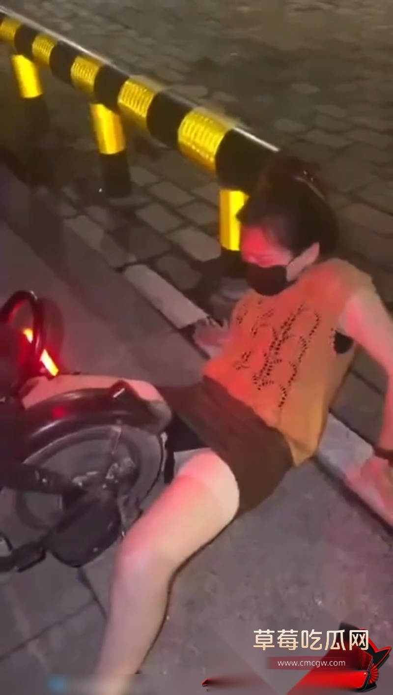 骚女户外寻求刺激 3 骚女户外寻求刺激 3