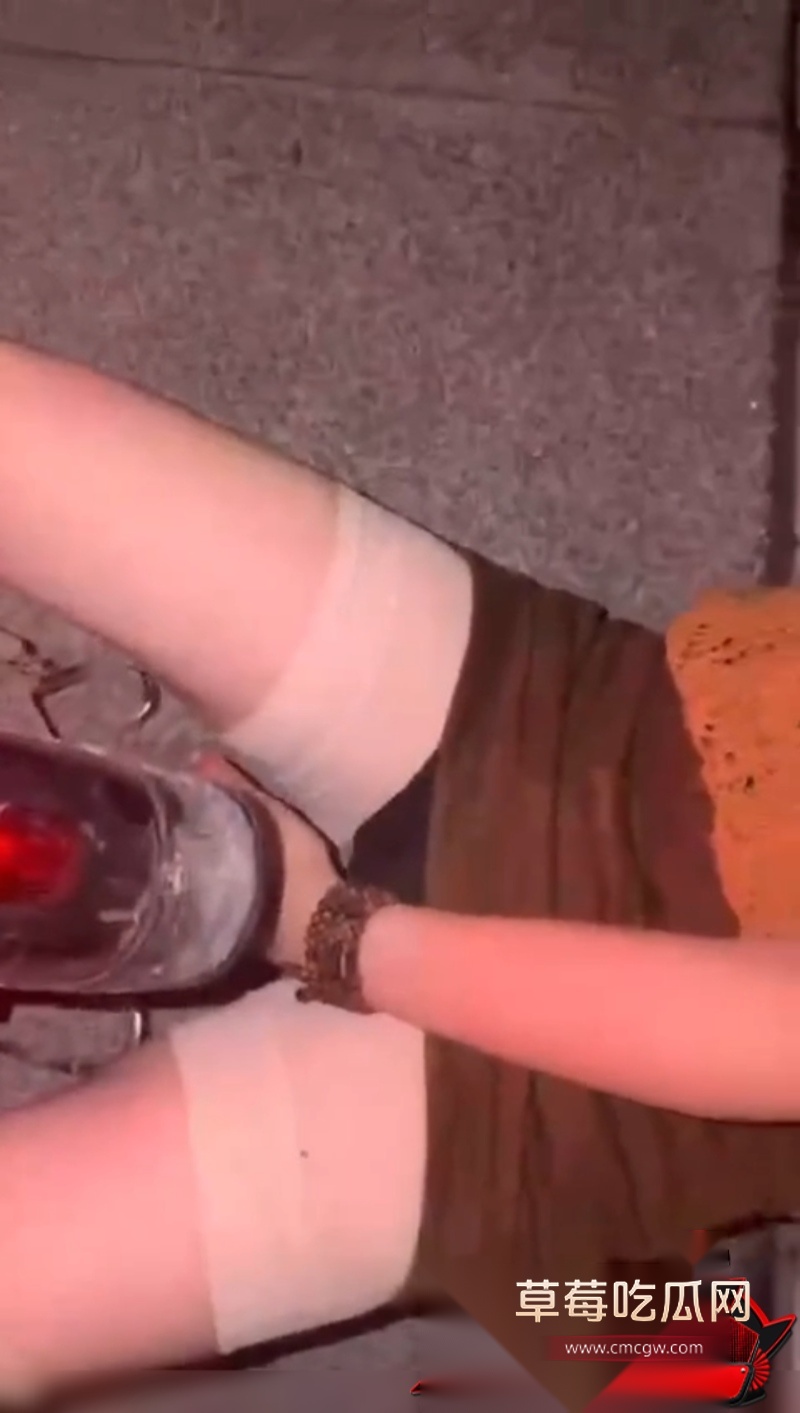 骚女户外寻求刺激 5 骚女户外寻求刺激 5
