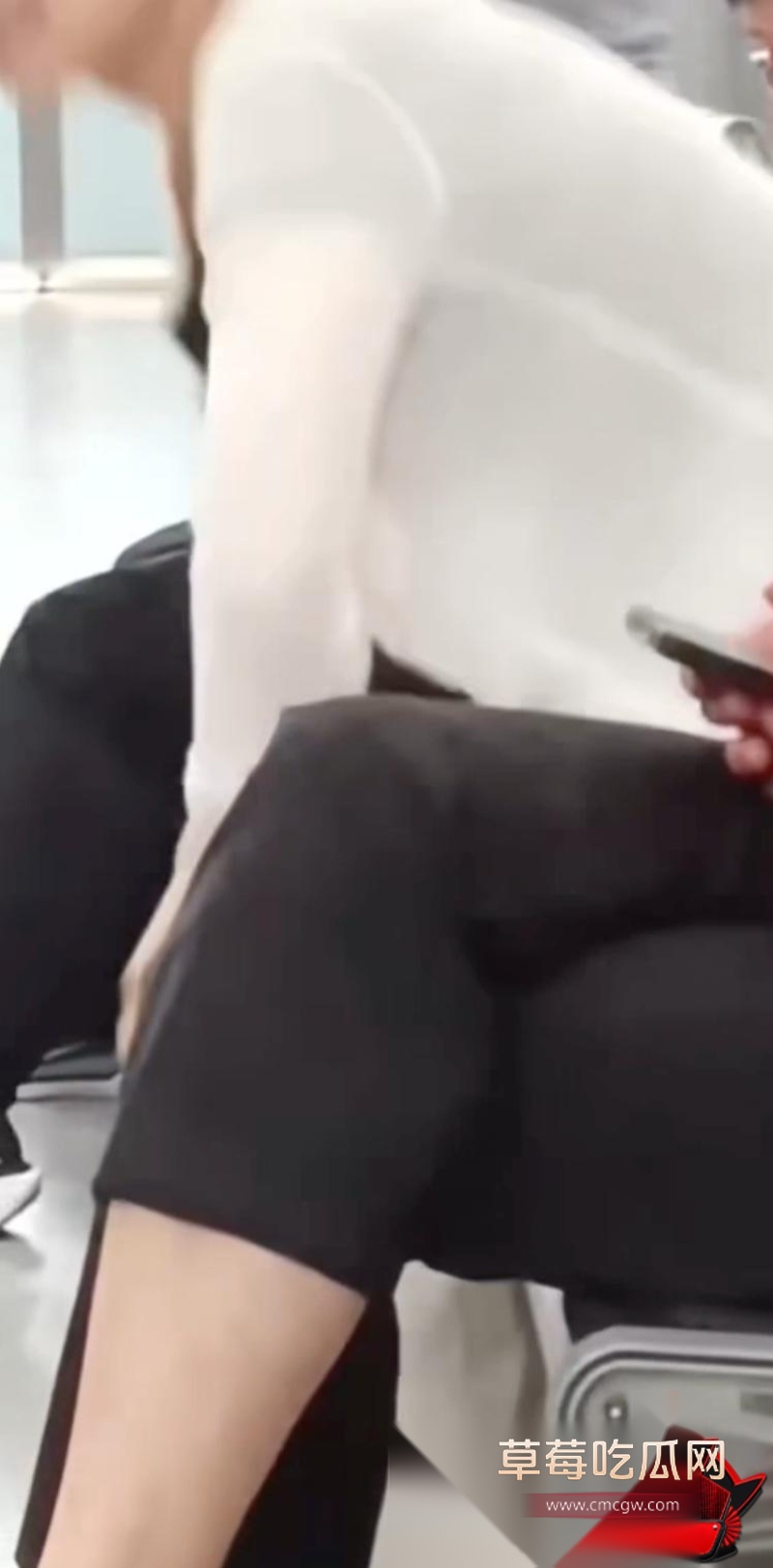 变态男高铁站大胆打飞机露鸟4