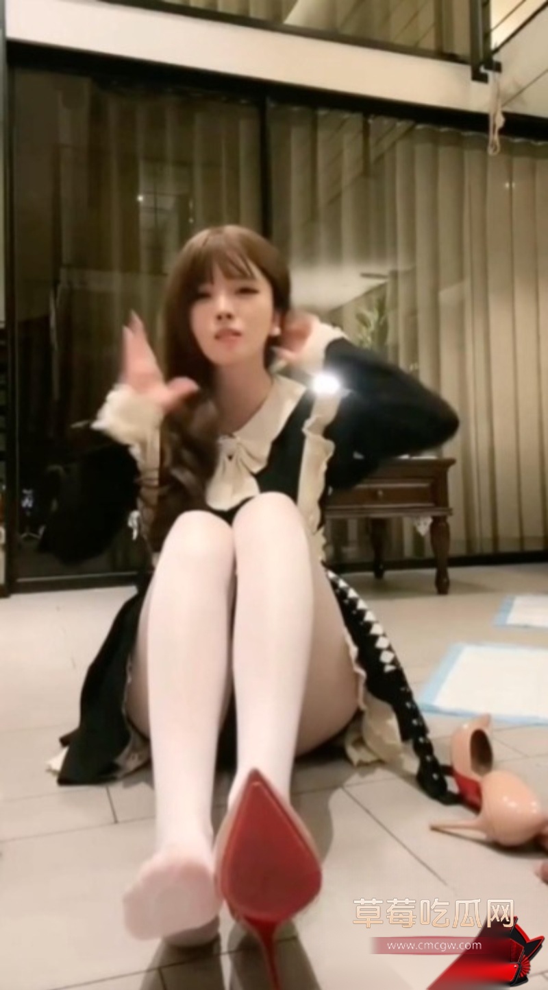 极品女王明玥制服调教新作2 极品女王明玥制服调教新作2