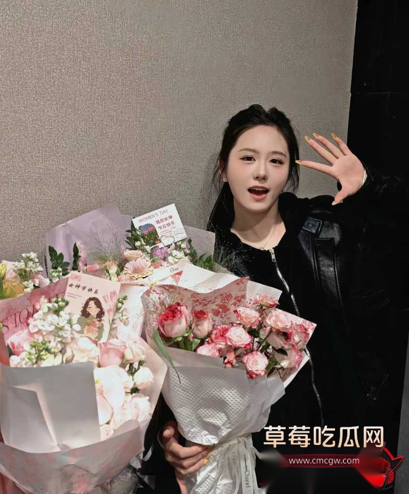抖音网红豆豆吃不饱大瓜6