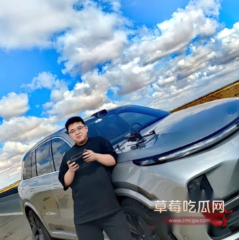 男网红小宋拼缝出轨约女粉1