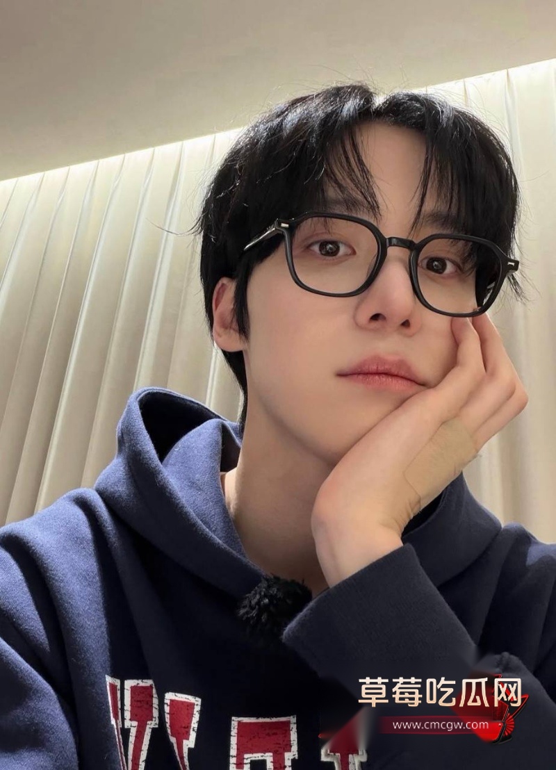 韩国顶级男团ATEEZ成员 丁润浩1 韩国顶级男团ATEEZ成员 丁润浩1