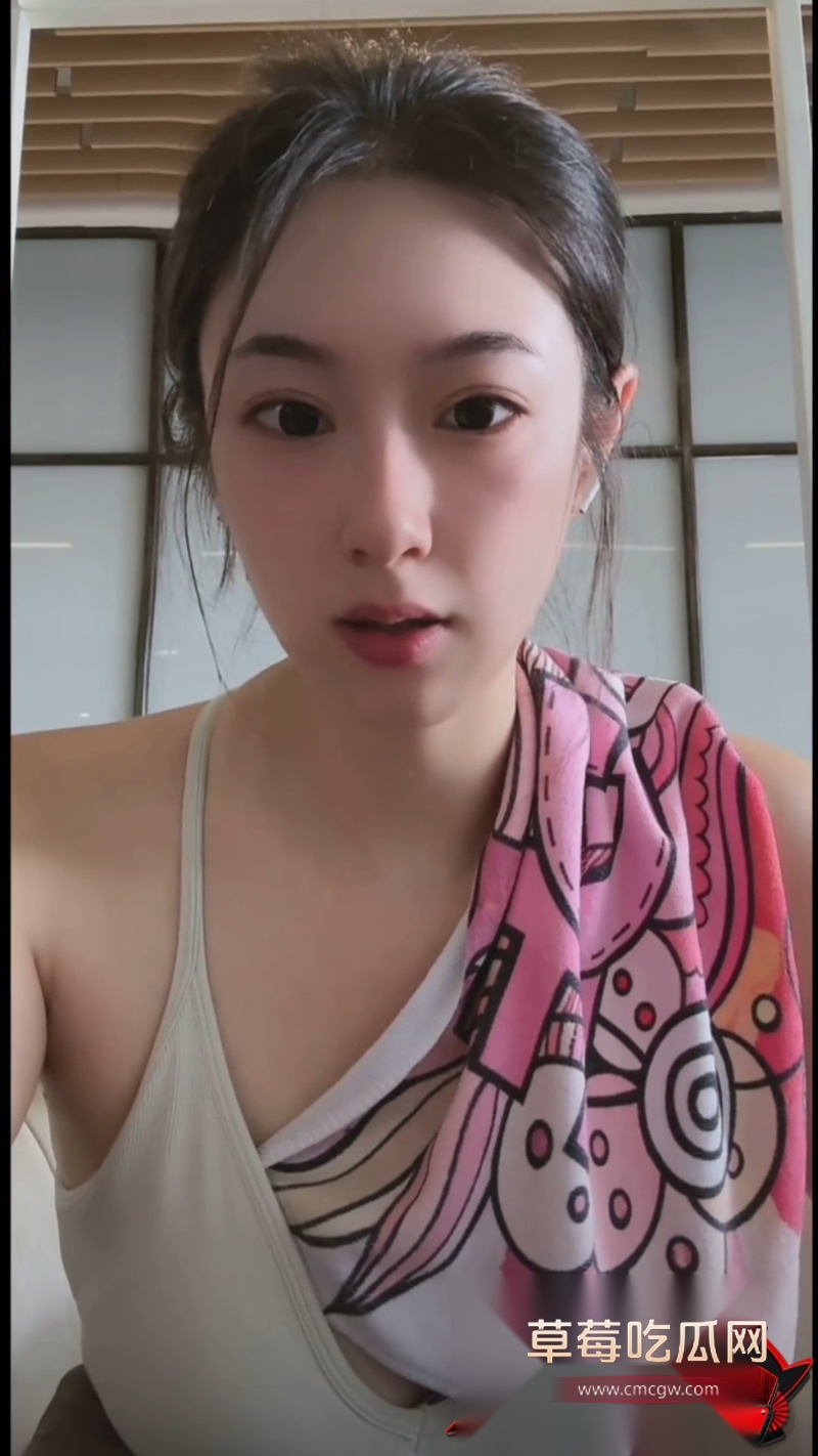 抖音160w粉泳装博主 迪追追 3