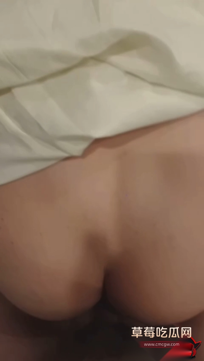 夜晚来到小姨子的房间内爆操小姨子 2 夜晚来到小姨子的房间内爆操小姨子 2