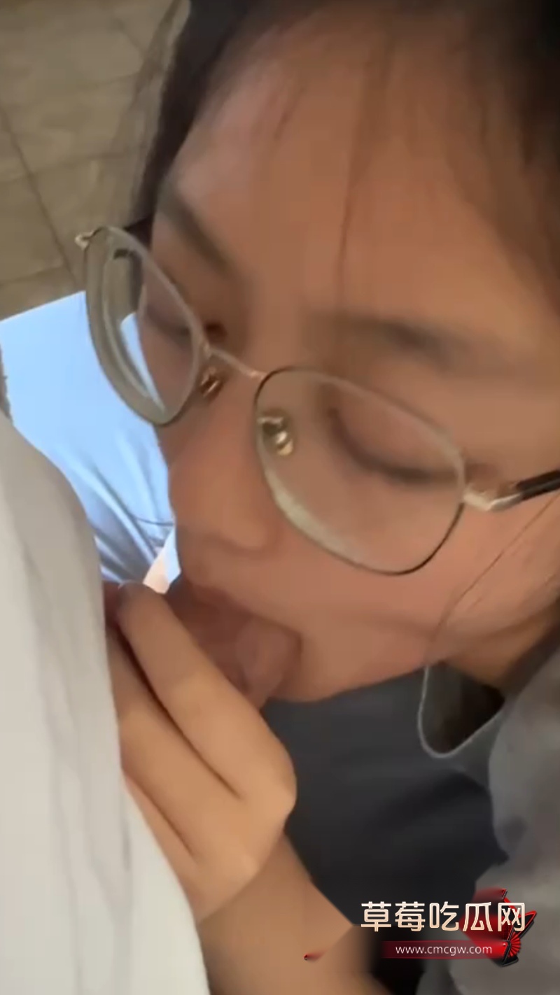 顶级颜值眼镜婊 刘薇1 顶级颜值眼镜婊 刘薇1