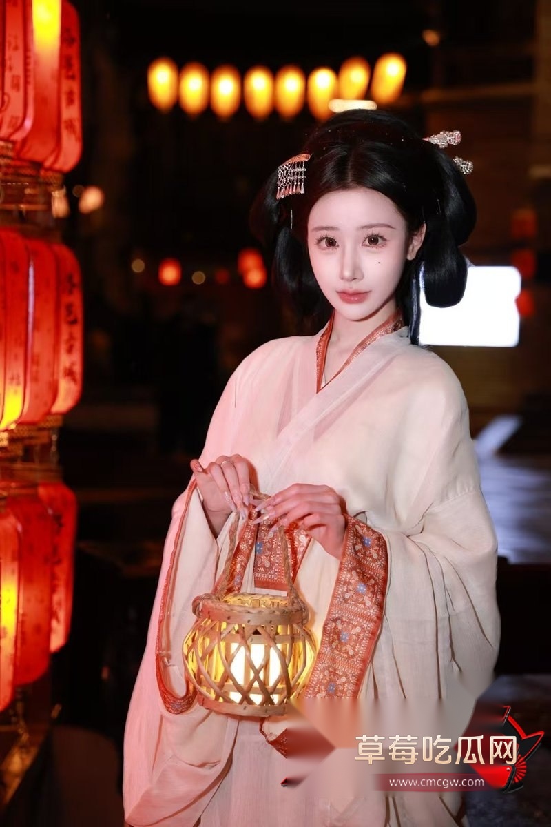 山东泰安校花 周彤4