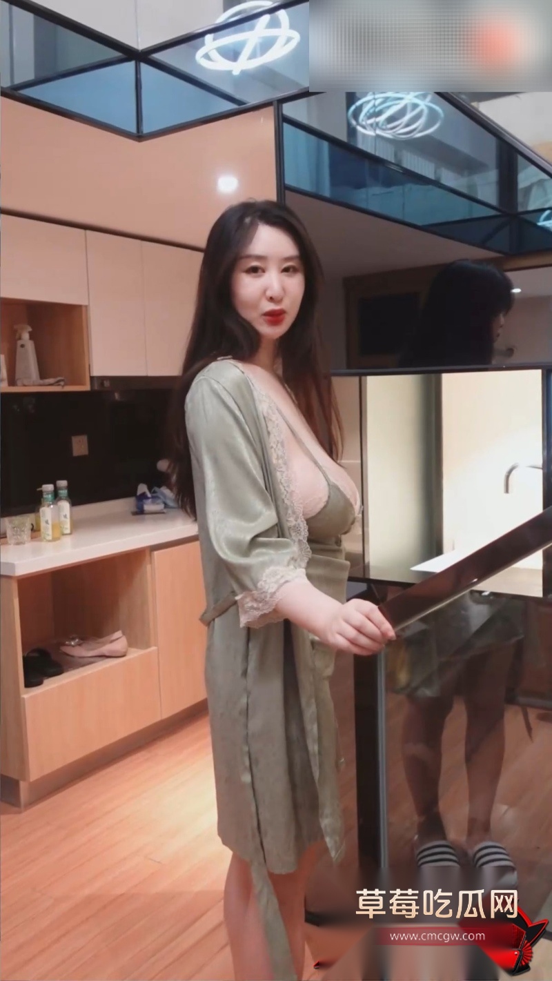 连续短剧《妈妈的年轻女闺蜜》 5 连续短剧《妈妈的年轻女闺蜜》 5