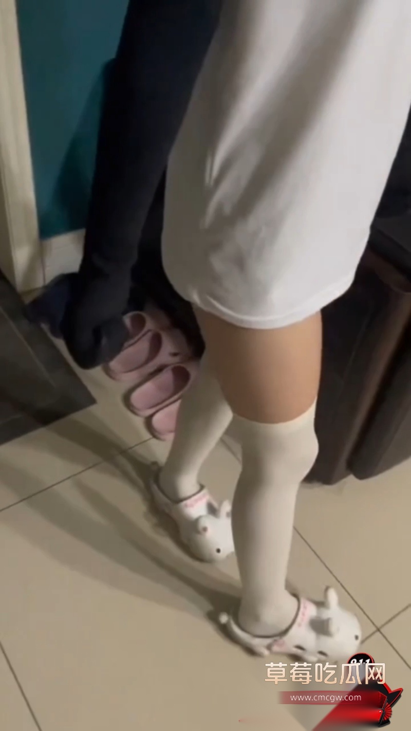 小骚货又多了 不让我回家 1 小骚货又多了 不让我回家 1
