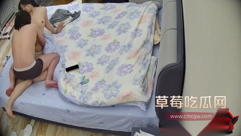 小情侣名宿开房被拍全程 3 小情侣名宿开房被拍全程 3