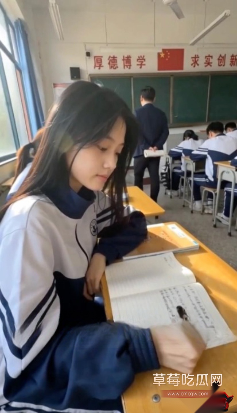 AI短剧《我的十八岁女友》1