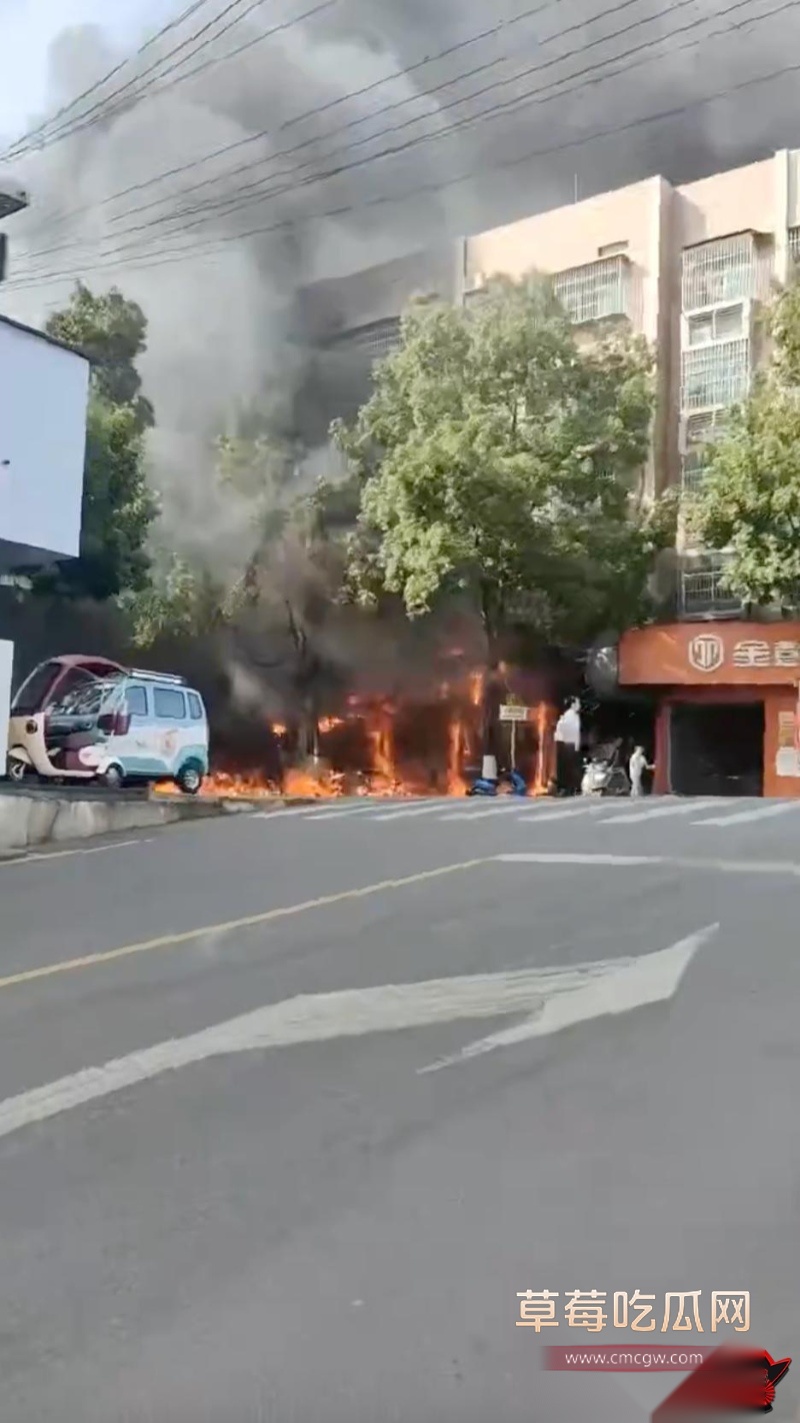 岳阳平江雅迪代理商自杀式放火事件3 岳阳平江雅迪代理商自杀式放火事件3