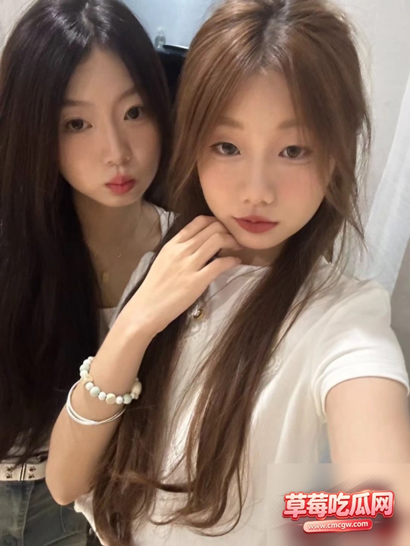 JK精神小妹厕所露出5 JK精神小妹厕所露出5