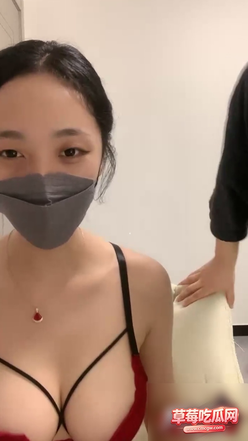E罩杯巨乳女同爱爱1 E罩杯巨乳女同爱爱1