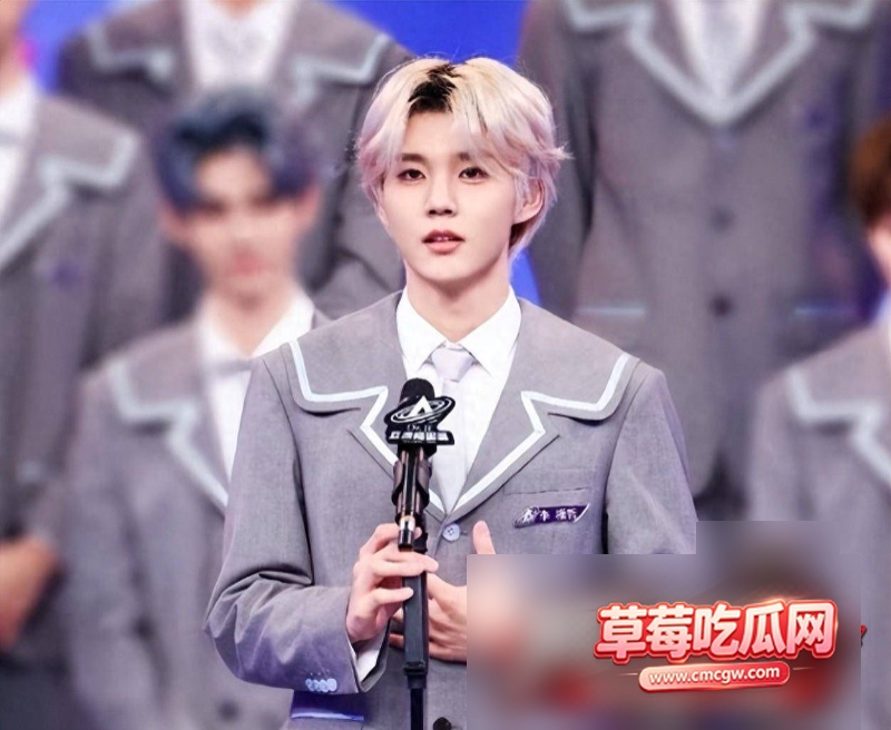 歌手李权哲高铁占座2 歌手李权哲高铁占座2