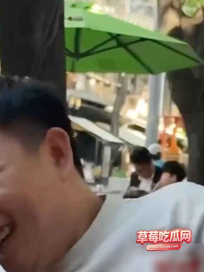 猎奇吃瓜 血气方刚年轻人街头偶遇1 猎奇吃瓜 血气方刚年轻人街头偶遇1