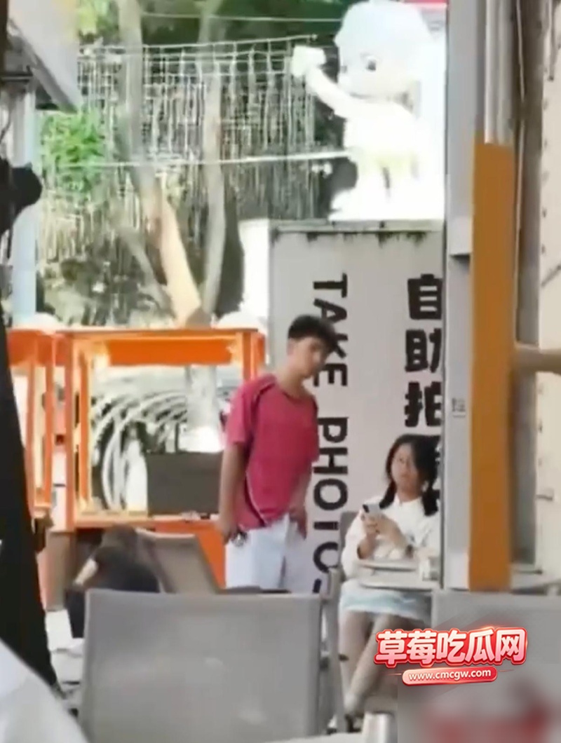 猎奇吃瓜 血气方刚年轻人街头偶遇2 猎奇吃瓜 血气方刚年轻人街头偶遇2