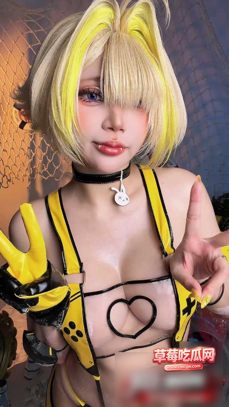 二次元巨乳福利姬 ZinieQ 2 二次元巨乳福利姬 ZinieQ 2