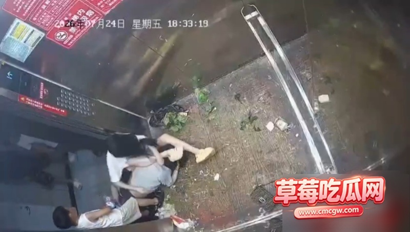 湖北仙桃电梯打架事件 因等 3