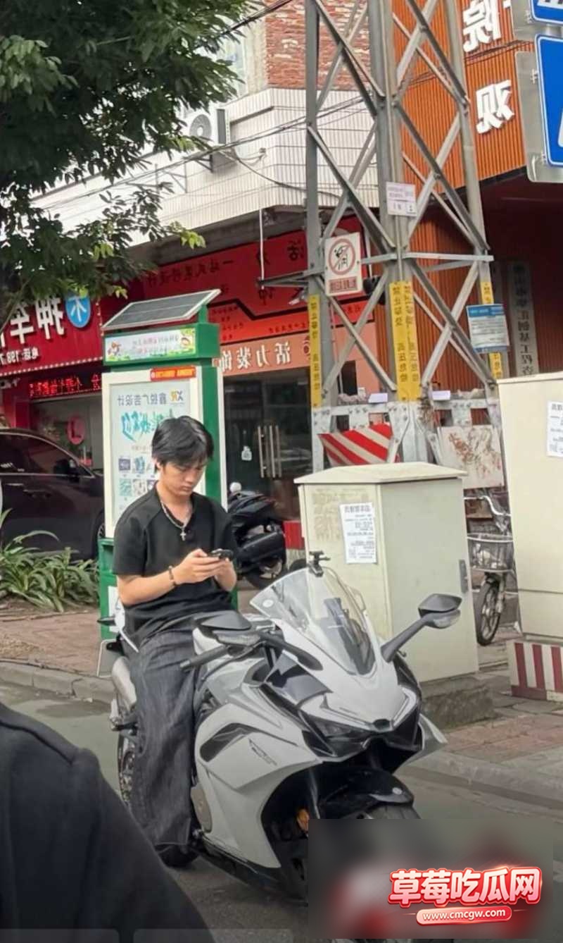佛山机车网红小柒 45 佛山机车网红小柒 45