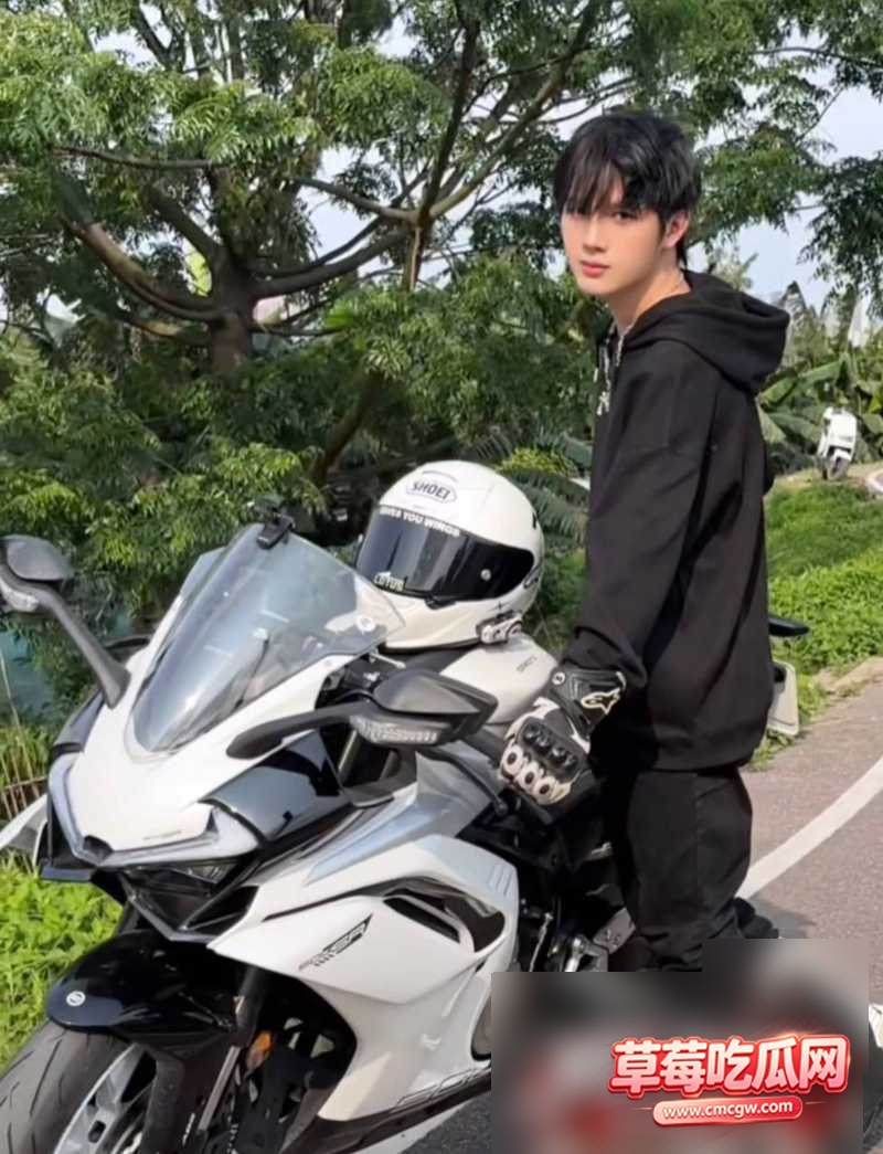 佛山机车网红小柒 50 佛山机车网红小柒 50
