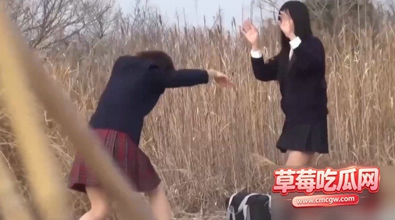 JK学生妹户外露出私拍1 JK学生妹户外露出私拍1