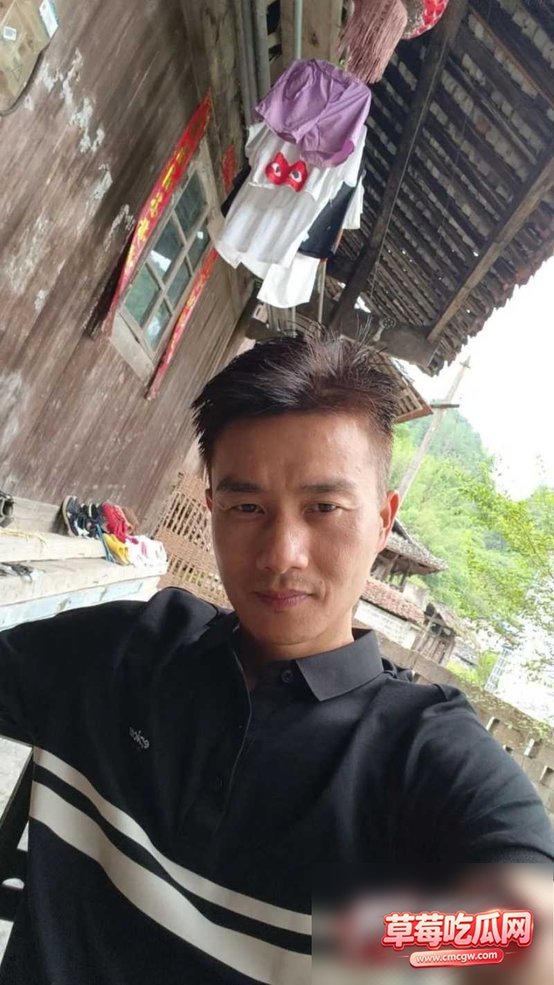 抖音网红闻鸡起舞1 抖音网红闻鸡起舞1