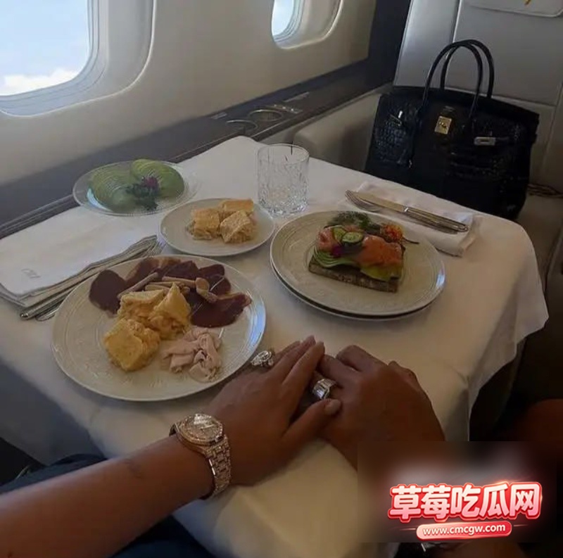 C罗乔治娜桑拿房视频5 C罗乔治娜桑拿房视频5