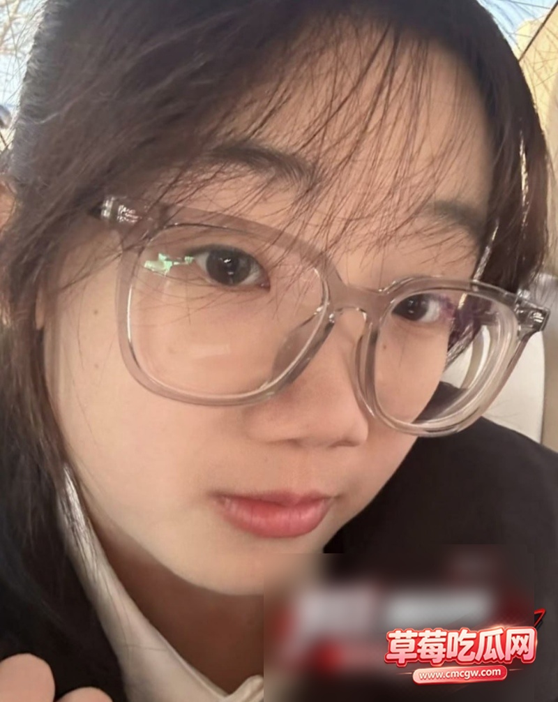 高颜值大学生眼镜妹5 高颜值大学生眼镜妹5