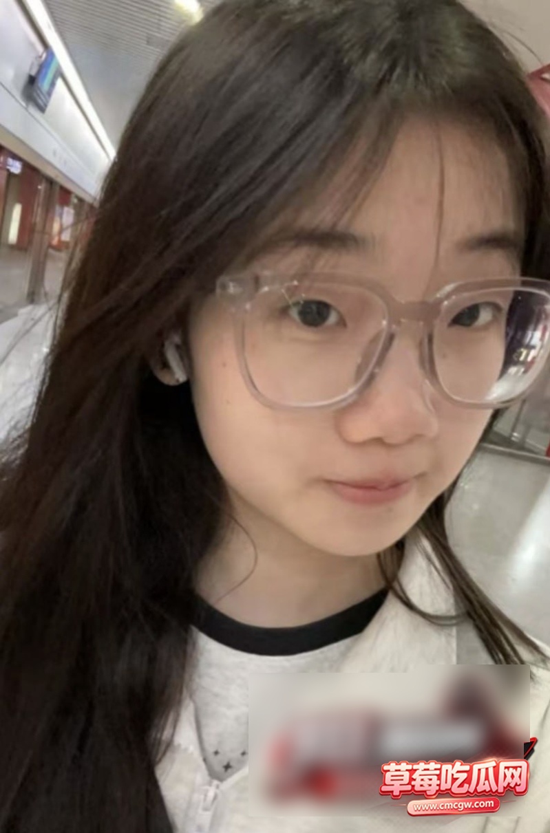 高颜值大学生眼镜妹7 高颜值大学生眼镜妹7