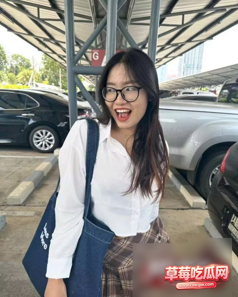 反差眼镜妹子3 反差眼镜妹子3