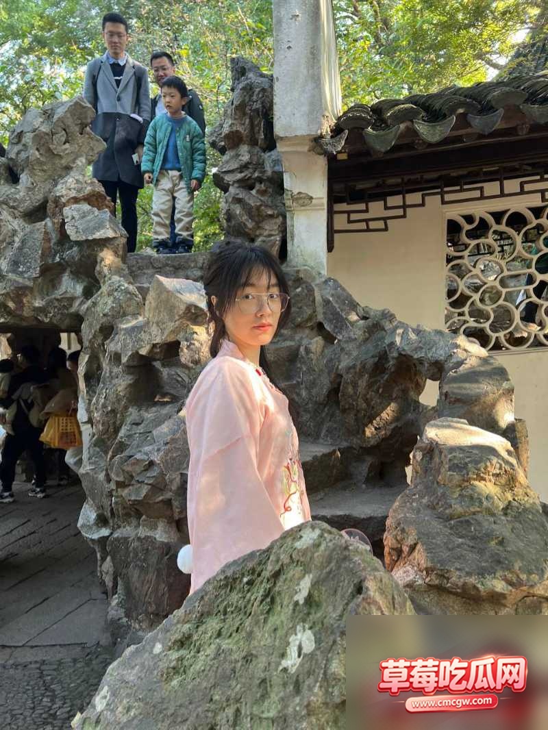 极品反差眼镜妹小黎 11 极品反差眼镜妹小黎 11