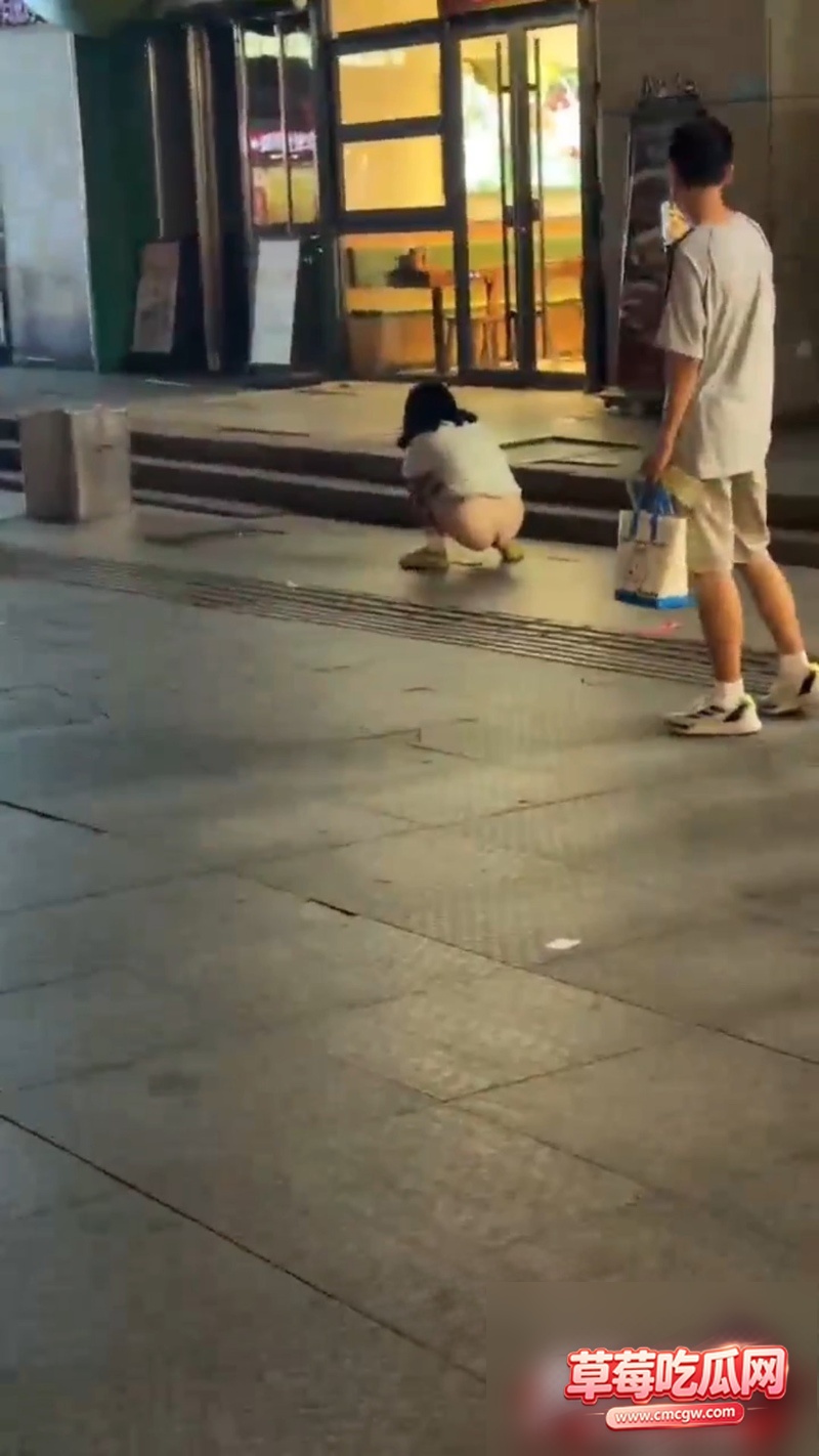 集美发癫 路边尿尿 3 集美发癫 路边尿尿 3