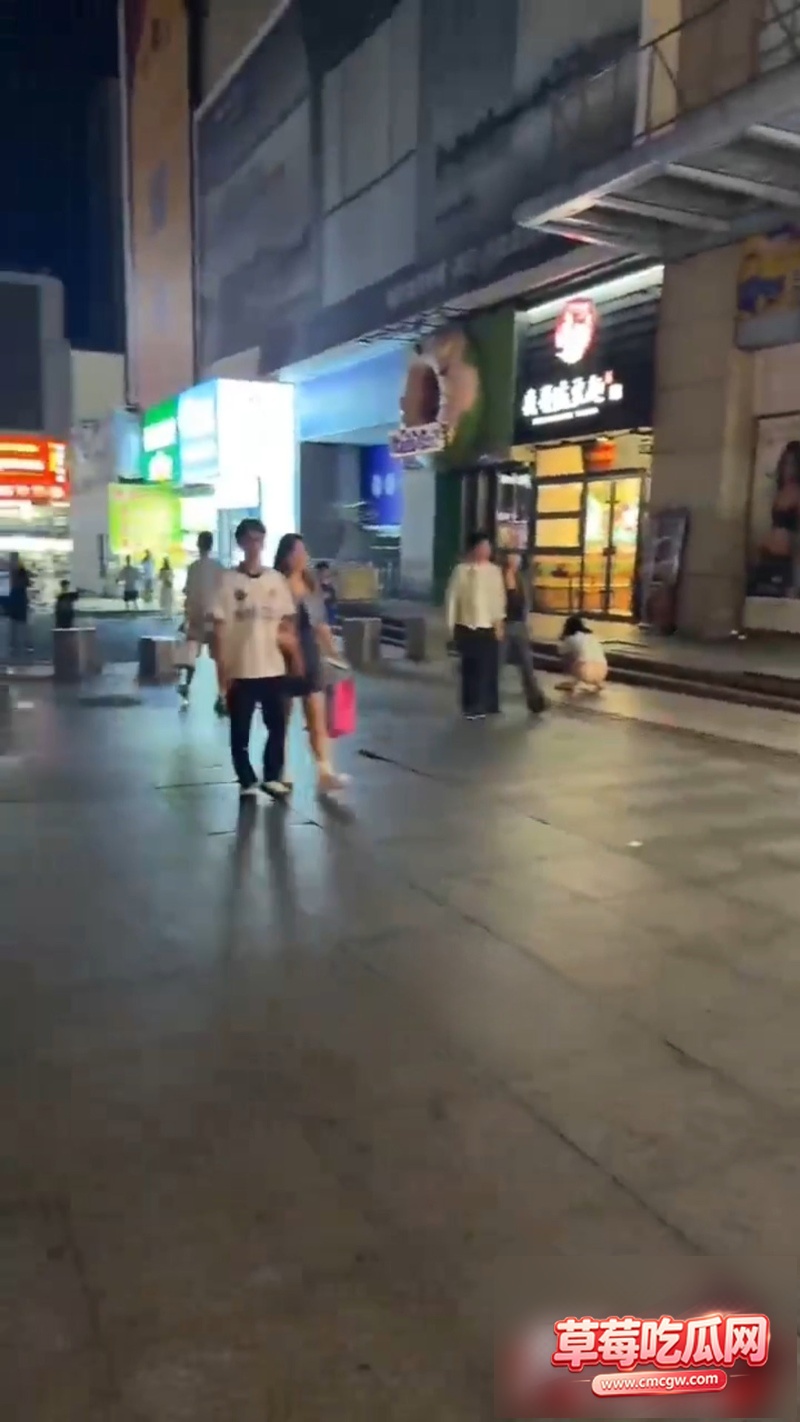 集美发癫 路边尿尿 6 集美发癫 路边尿尿 6