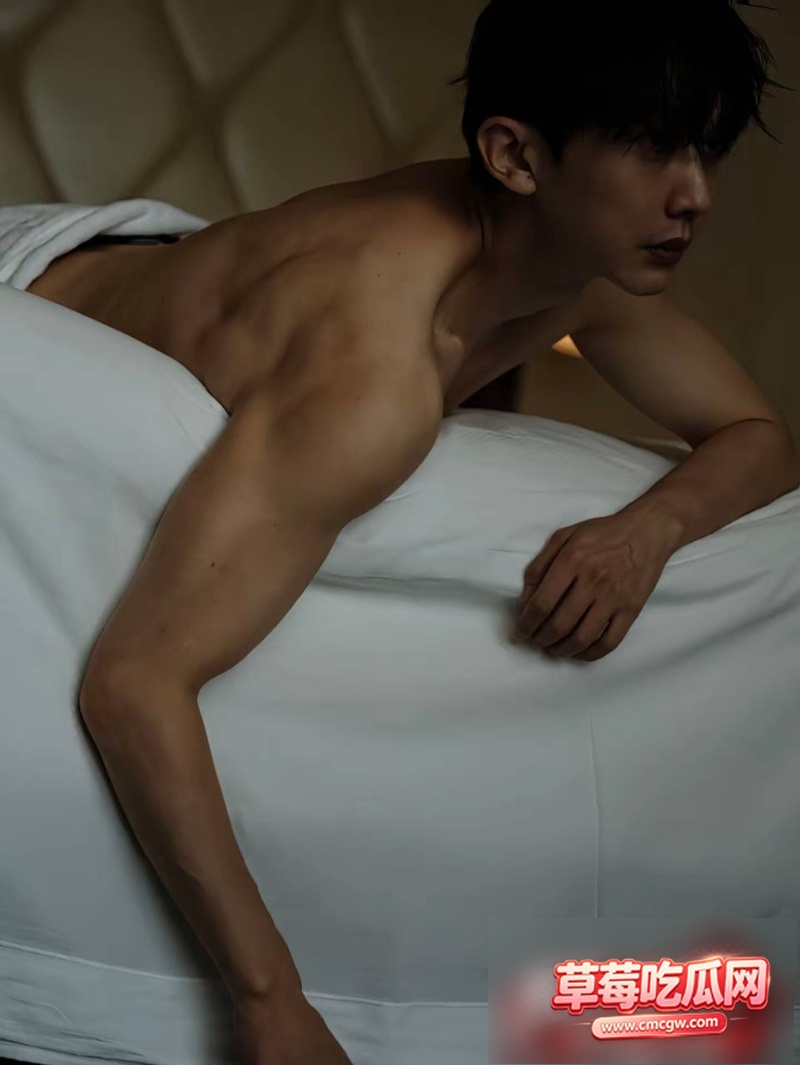 娜扎前经纪人李登科自曝曾被潜规则 25 娜扎前经纪人李登科自曝曾被潜规则 25