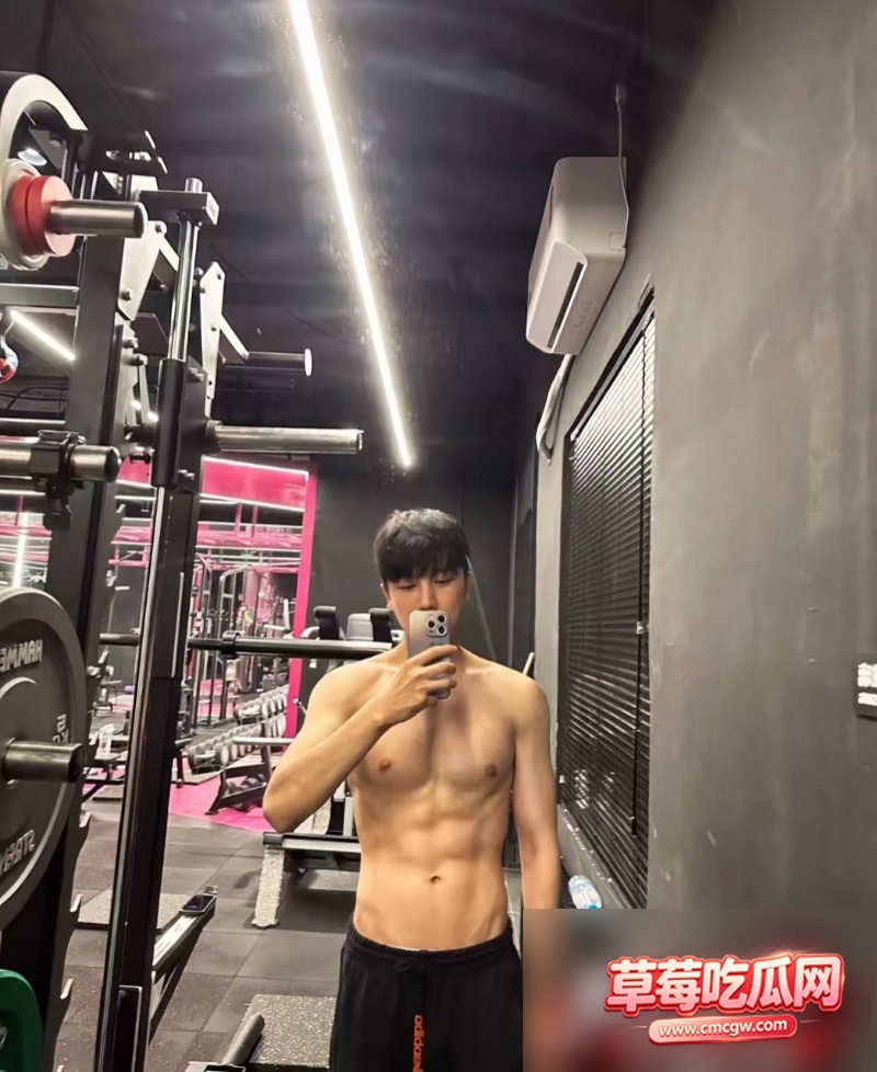 娜扎前经纪人李登科自曝曾被潜规则 29 娜扎前经纪人李登科自曝曾被潜规则 29