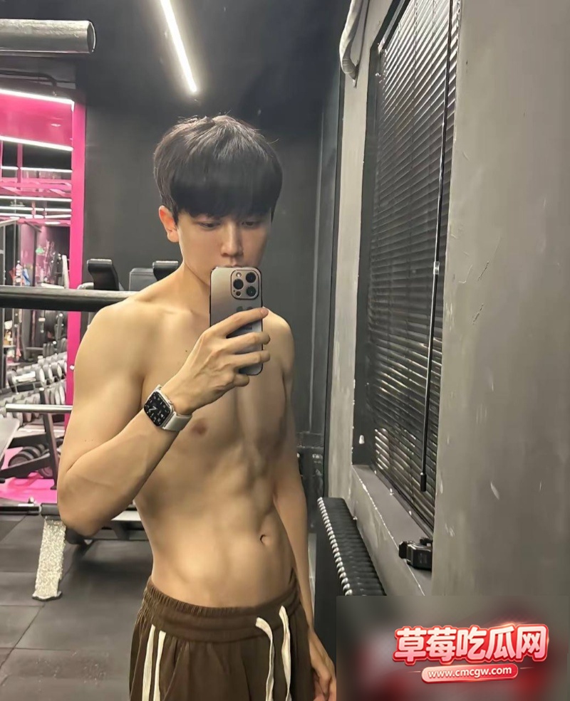娜扎前经纪人李登科自曝曾被潜规则 30 娜扎前经纪人李登科自曝曾被潜规则 30