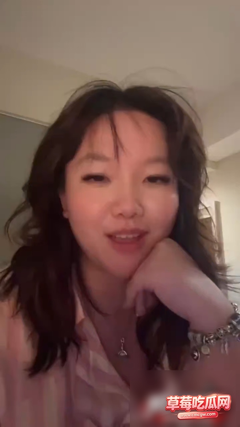 集美旅游时被两个意大利男生亲 9 集美旅游时被两个意大利男生亲 9