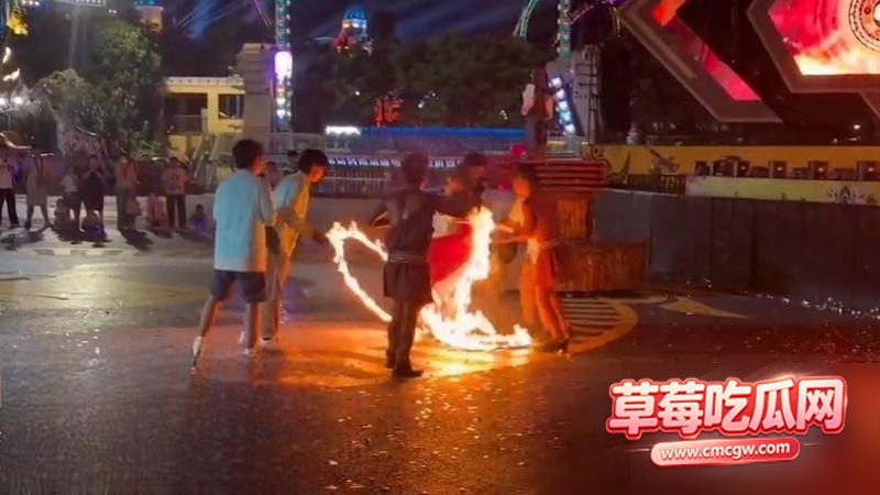 徐州乐园女演员被烧伤3