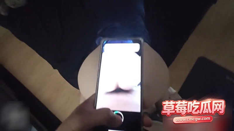 窗帘外朋友在客厅休息 10 窗帘外朋友在客厅休息 10