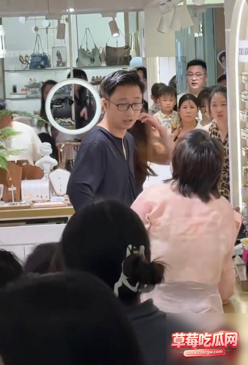 如皋吾悦广场抓小三上热搜2 如皋吾悦广场抓小三上热搜2